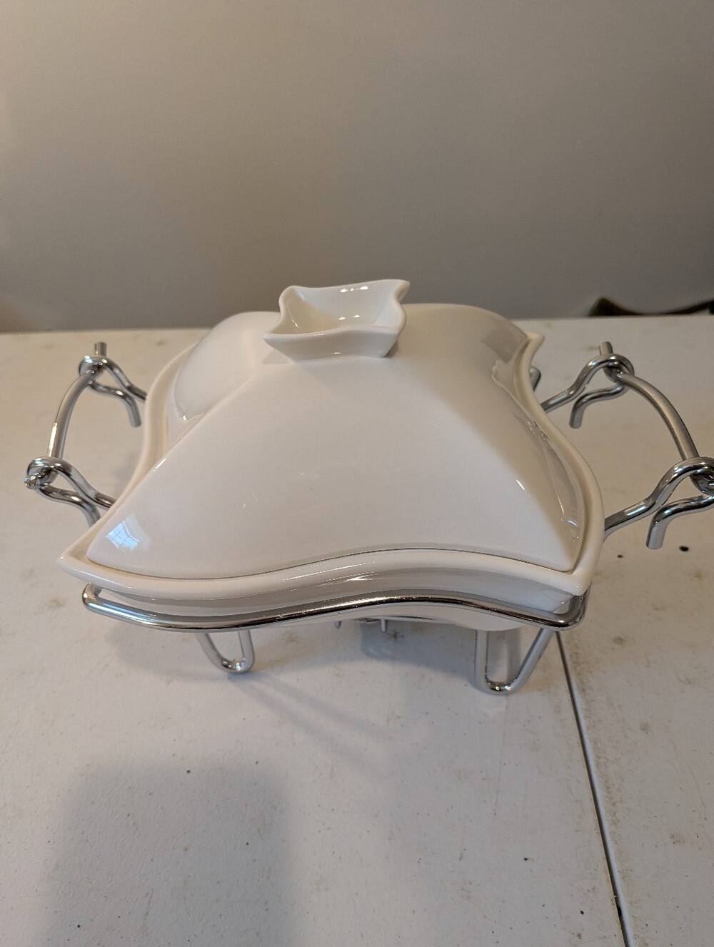 Godinger Sienna White Ceramic Warming Dish with Chrome Stand